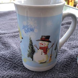 Royal Norfolk set of 2 Christmas mugs. NWOT. Stands 4 3/4‎ in tall. Beautiful.